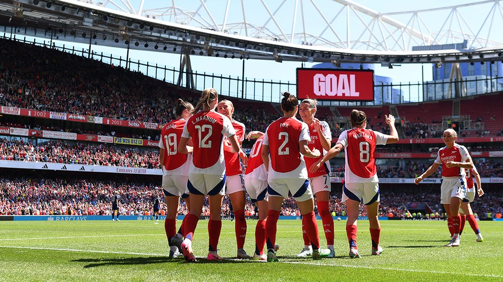 Arsenal celebrate a goal against Manchester United at Emirates Stadium