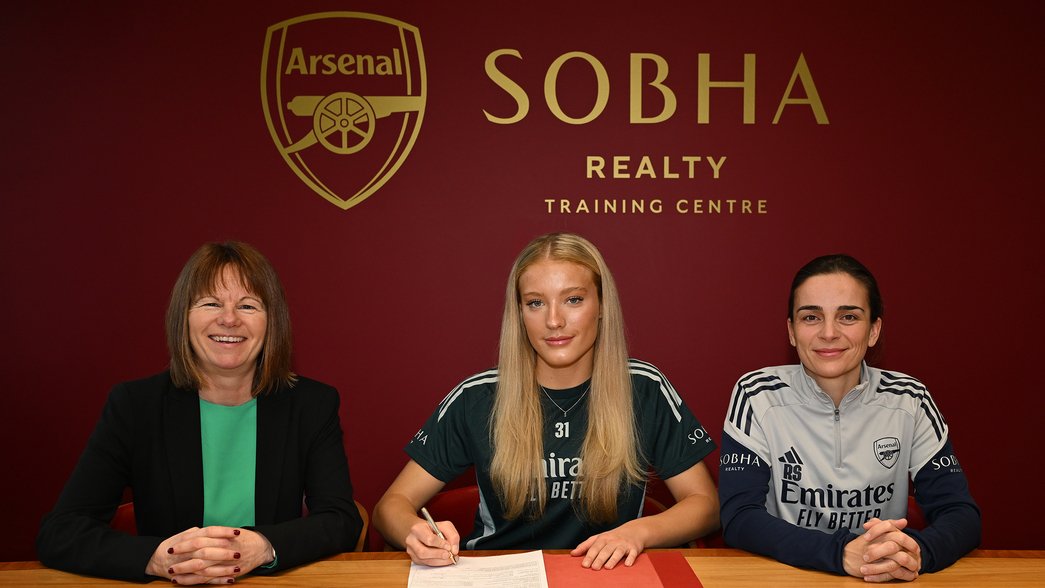 Smilla Holmberg signs for Arsenal 050126